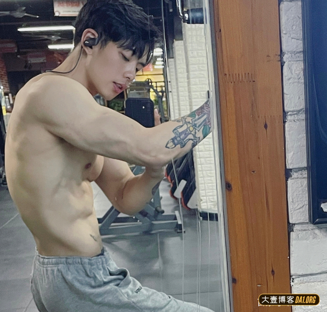 车展上的男模有多帅？