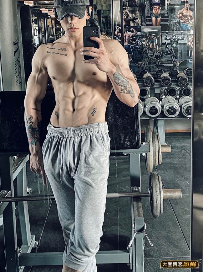 车展上的男模有多帅？