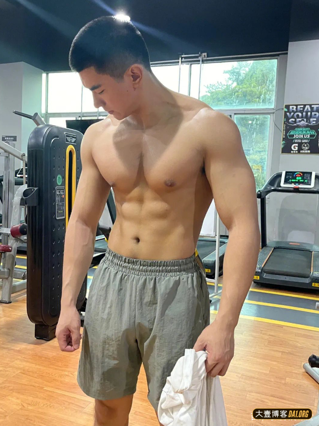 抉择时刻：这么多帅哥你会选哪一个？