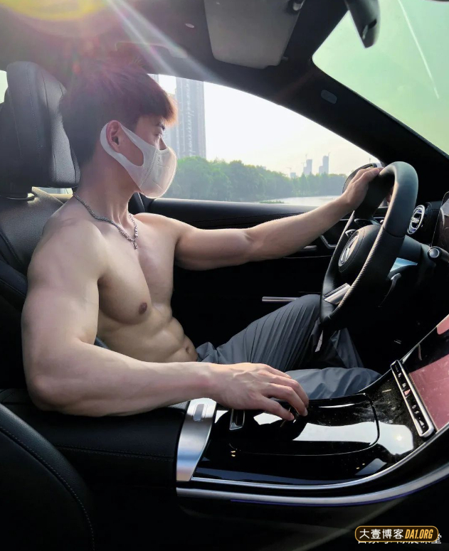 抉择时刻：这么多帅哥你会选哪一个？