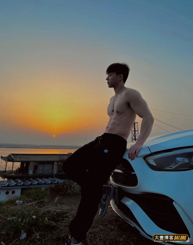 抉择时刻：这么多帅哥你会选哪一个？