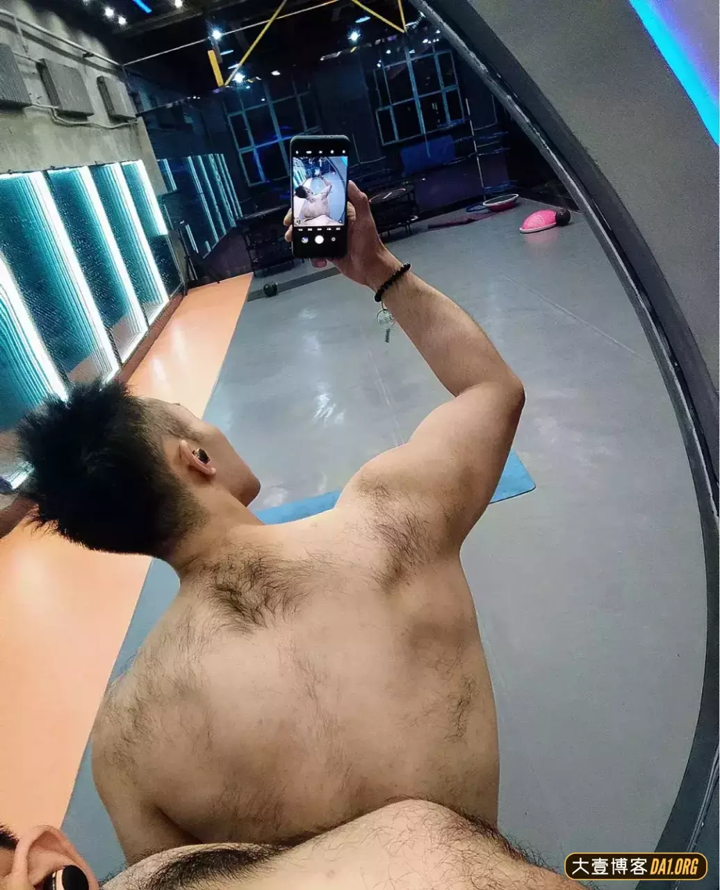你喜欢体毛旺盛的帅哥们吗？