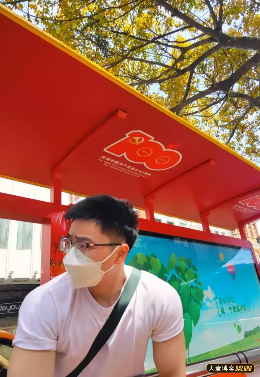 白皙的肌肉粉刷匠，虎狼之词差点就喷出来了