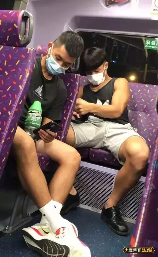 当肌肉帅哥披上正装，霸总文学照进现实！-大壹博客