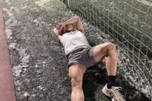 粉丝投稿:一组野生帅哥,发达的腿部肌肉很赞!-大壹博客