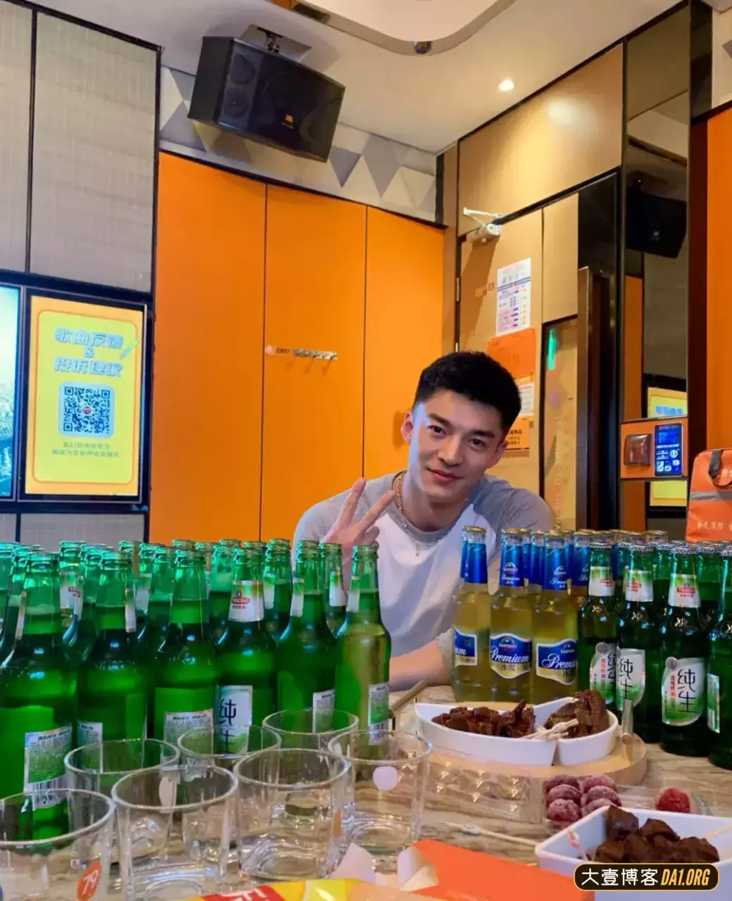 当肌肉帅哥披上正装，霸总文学照进现实！