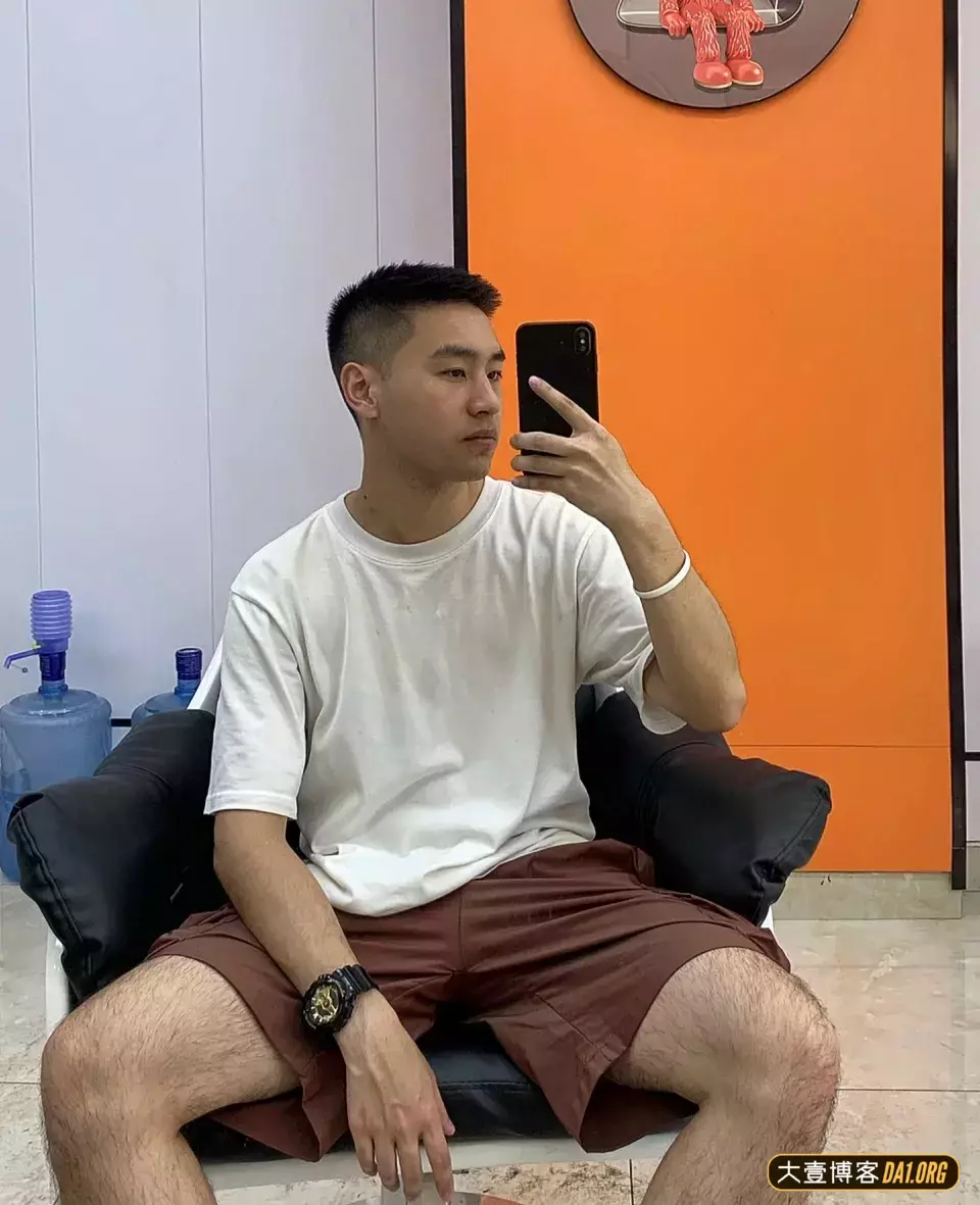 你喜欢体毛旺盛的帅哥们吗？