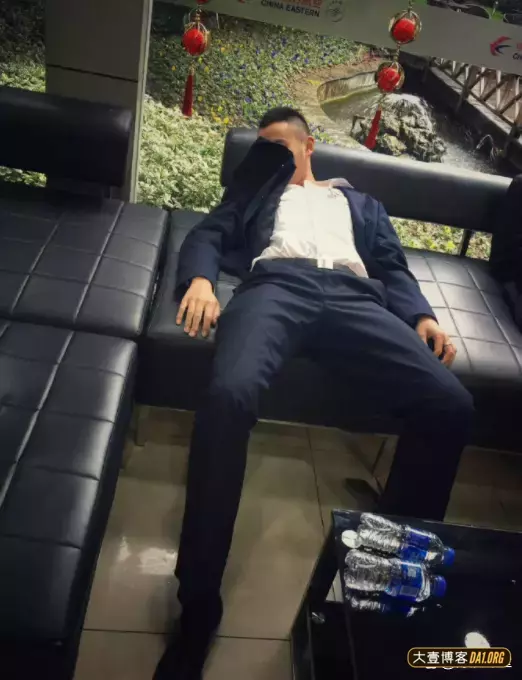 粉丝投稿：一组野生帅哥，发达的腿部肌肉很赞！