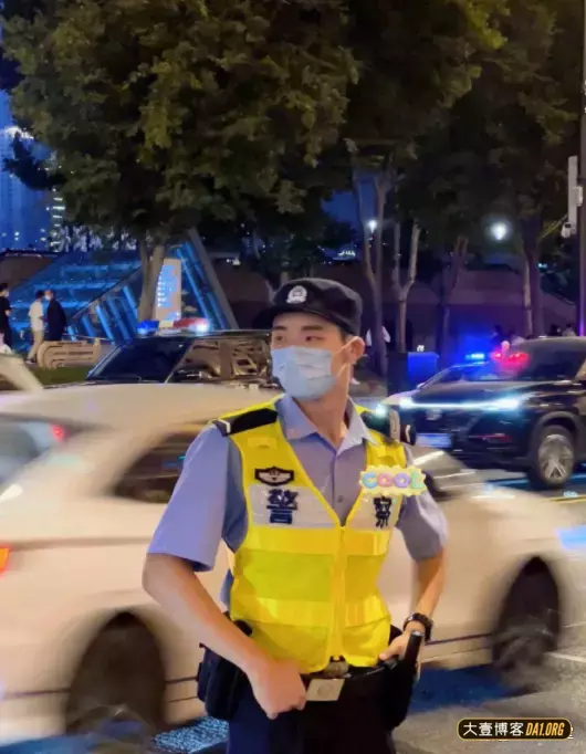 粉丝投稿：一组野生帅哥，发达的腿部肌肉很赞！