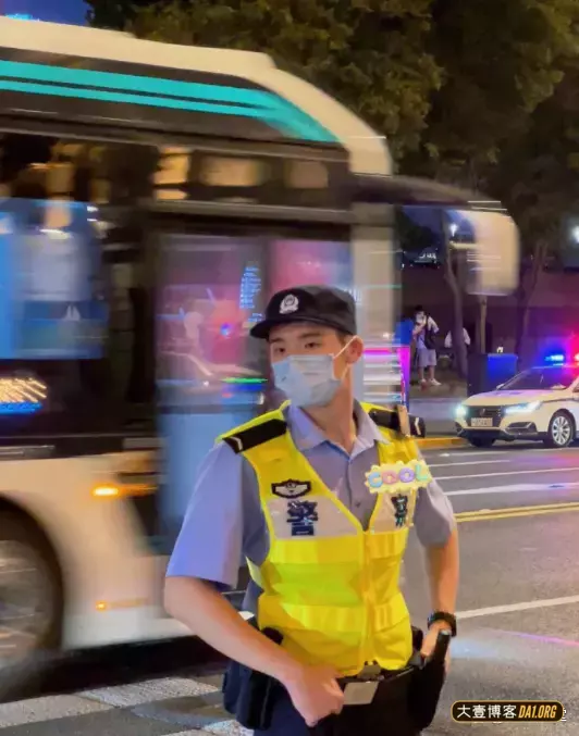 粉丝投稿：一组野生帅哥，发达的腿部肌肉很赞！