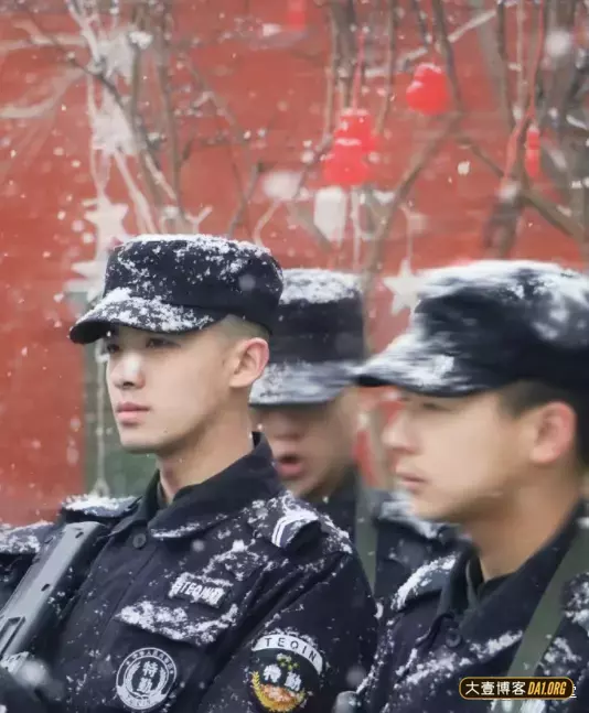 粉丝投稿：一组野生帅哥，发达的腿部肌肉很赞！