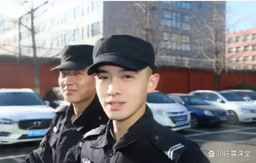 粉丝投稿：一组野生帅哥，发达的腿部肌肉很赞！
