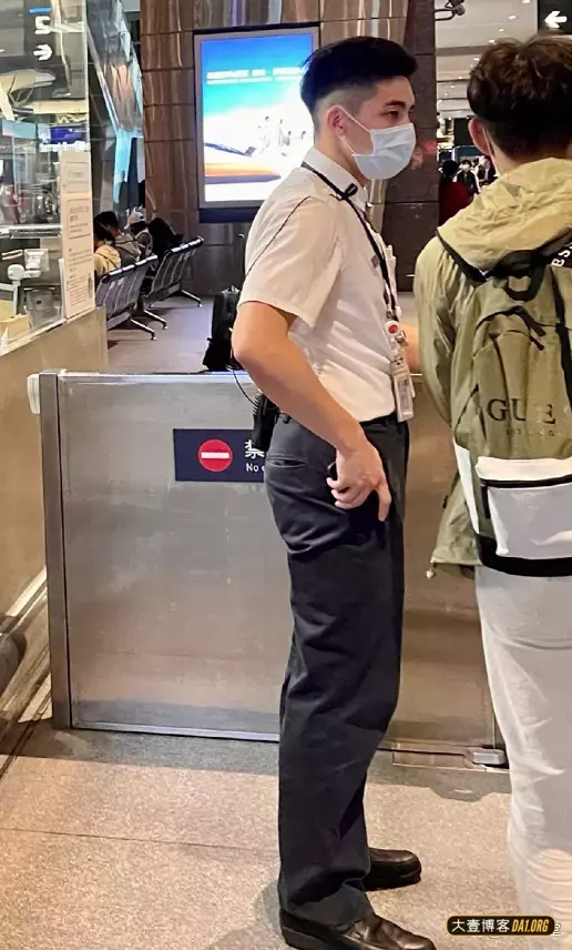 粉丝投稿：一组野生帅哥，发达的腿部肌肉很赞！