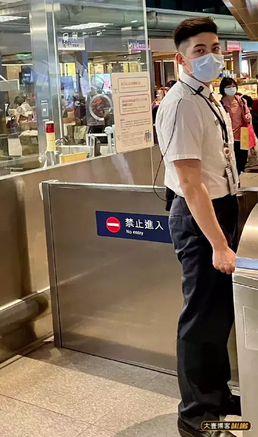 粉丝投稿：一组野生帅哥，发达的腿部肌肉很赞！