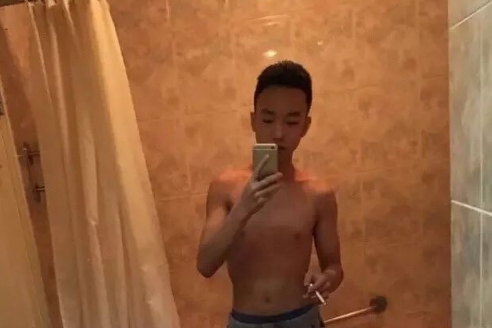 四川23岁运动小奶狗告诉你：什么叫脸跟身材有点不搭！-大壹博客