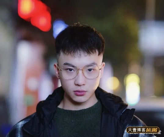 四川23岁运动小奶狗告诉你：什么叫脸跟身材有点不搭！
