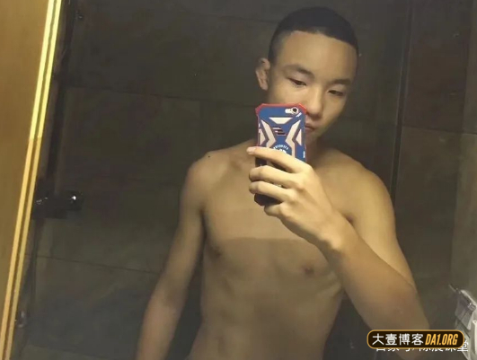 四川23岁运动小奶狗告诉你：什么叫脸跟身材有点不搭！