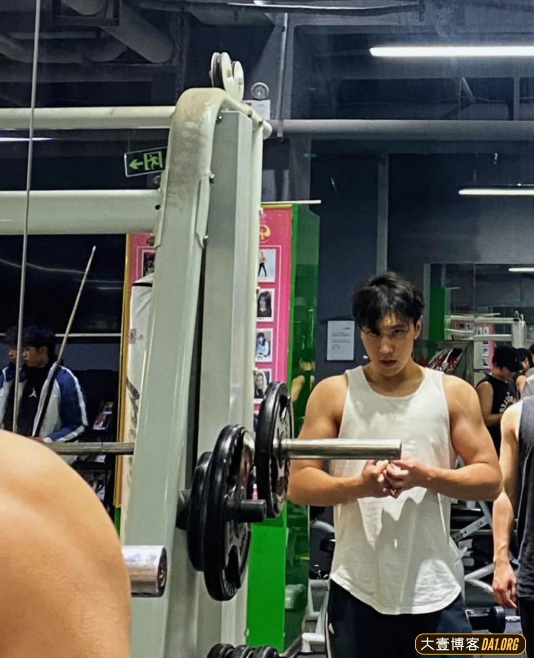 长沙21岁小伙减肥从180斤到140斤,把我帅哭了! 长沙21岁小伙减肥从180斤到140斤,把我帅哭了!