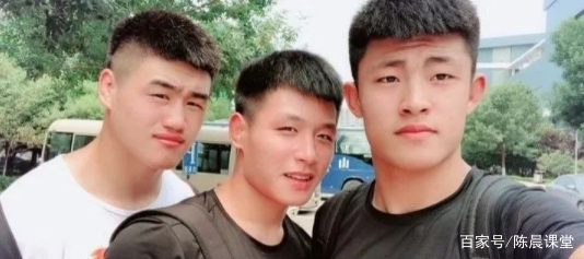 来自山东的摔跤体育生,线条明显,胸肌好看,个个都是身材好呀! 来自山东的摔跤体育生,线条明显,胸肌好看,个个都是身材好呀!