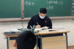 比体育老师还健壮的语文老师你见过吗？-大壹博客