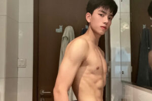 军训遇到的帅气青涩小学弟，发现他在宿舍秀腹肌-大壹博客