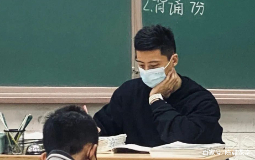 比体育老师还健壮的语文老师你见过吗？