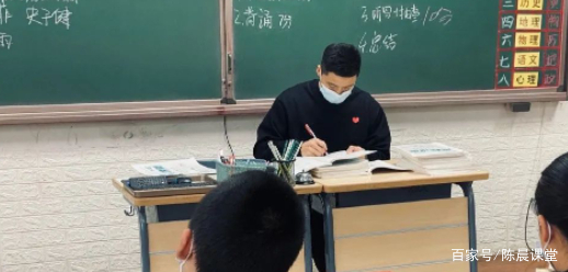比体育老师还健壮的语文老师你见过吗？
