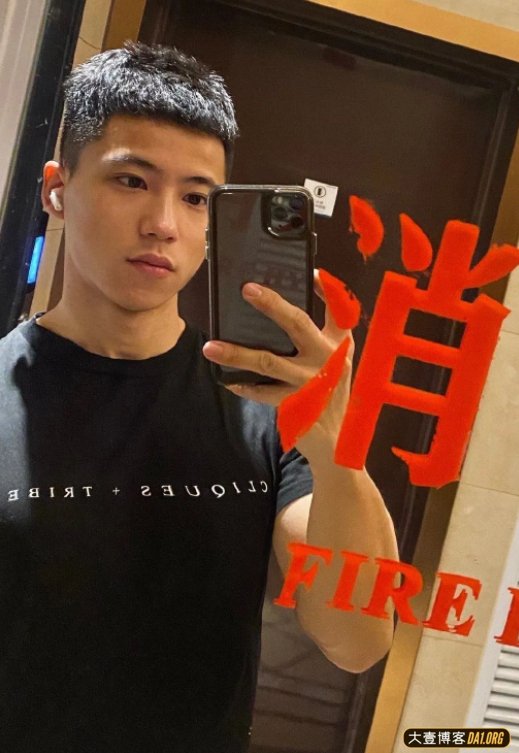 比体育老师还健壮的语文老师你见过吗？