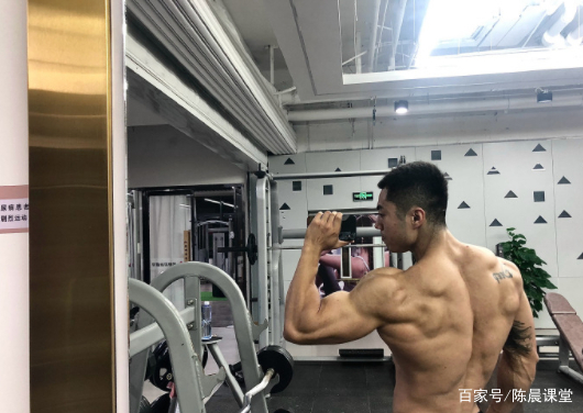 河北猛男脱衣秀肌肉，让你见识下什么叫北方爷们儿！
