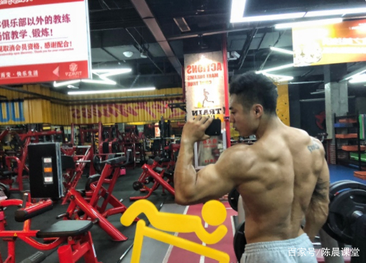 河北猛男脱衣秀肌肉，让你见识下什么叫北方爷们儿！