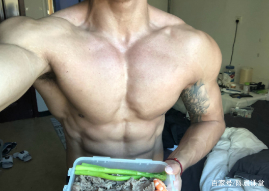 河北猛男脱衣秀肌肉，让你见识下什么叫北方爷们儿！