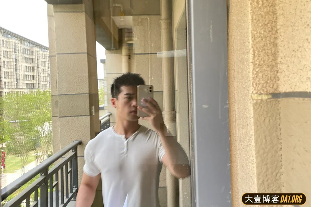 来自郑州的肌肉室内设计师，量房也忍不住秀下翘臀胸肌-大壹博客