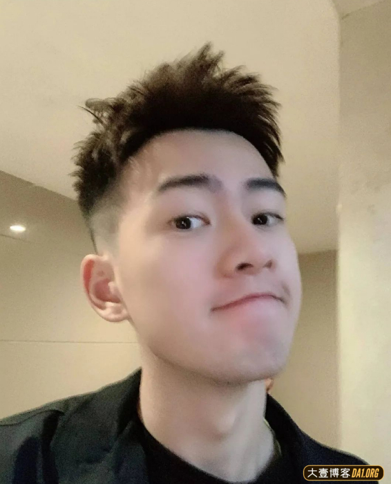 国羽再出新帅哥，一出现就堪比偶像明星，00后新生力量真强大！