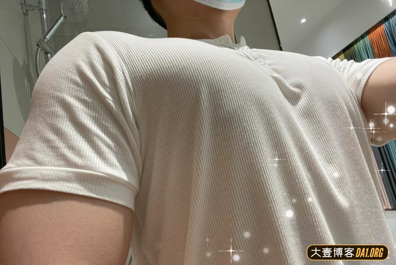 来自郑州的肌肉室内设计师，量房也忍不住秀下翘臀胸肌