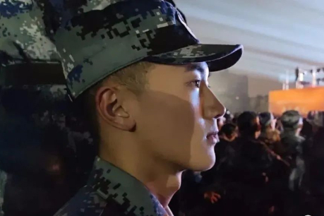 中国民航学院的山东小帅哥，私下精神小伙儿，穿上迷彩服就很乖-大壹博客