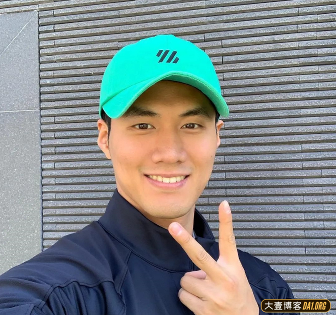 韩国直男兵哥哥，看起来憨憨的，穿衣显瘦脱衣有肉我已经说腻了