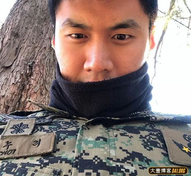 韩国直男兵哥哥，看起来憨憨的，穿衣显瘦脱衣有肉我已经说腻了