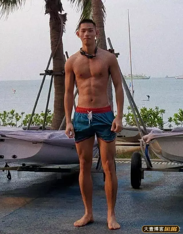 挖掘到一枚四川小帅哥，一笑起来冷酷男神一下子变成了憨憨小奶狗