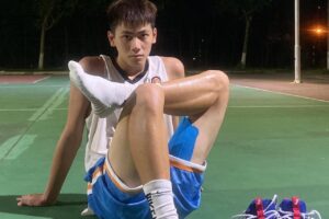 身高194CM的广州华商篮球体育生，这颜值身材你们可以吗？-大壹博客