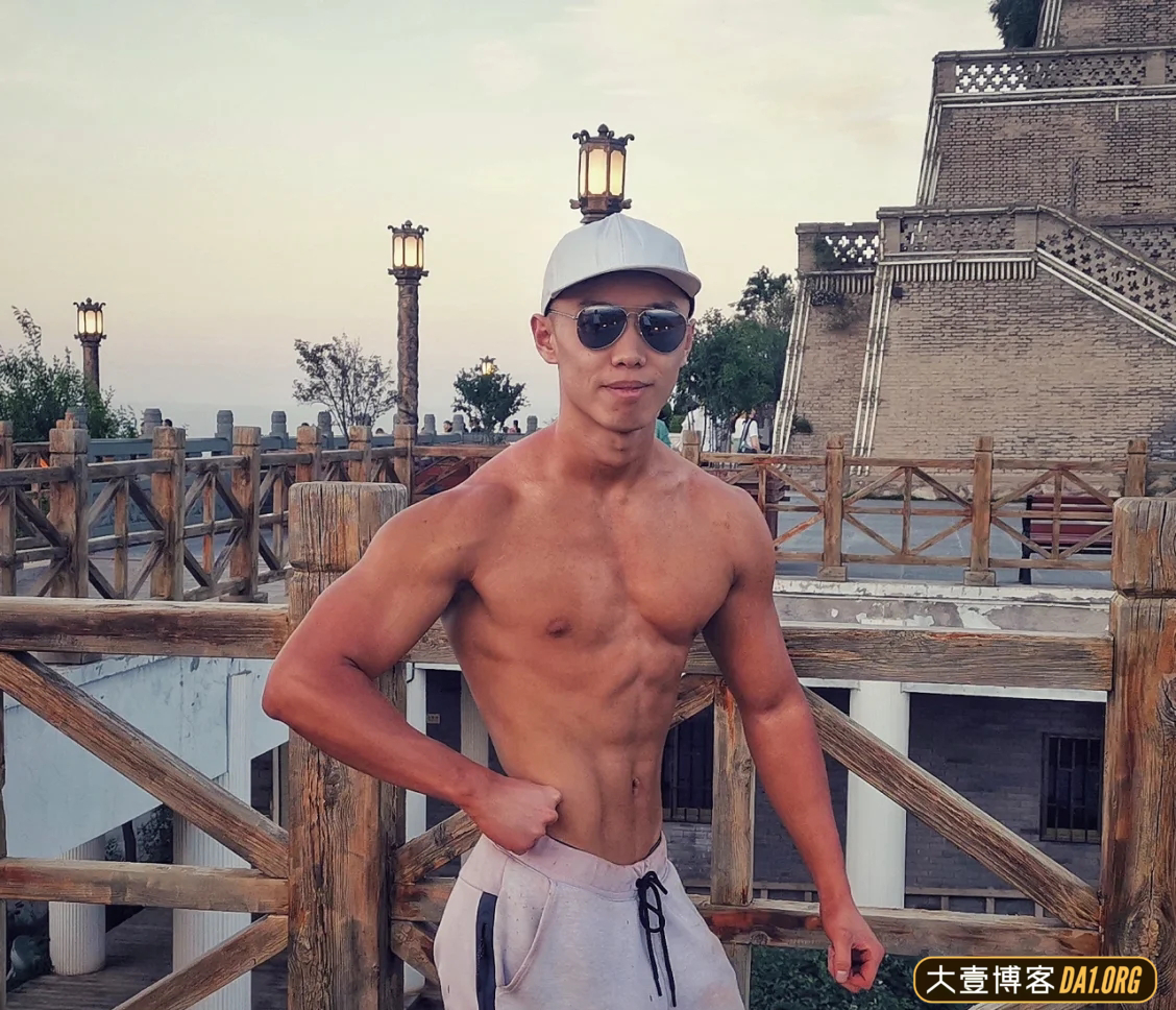 成都小伙截肢后的五年,越挫越勇,励志健身变型男,终抱得美人归 成都小伙截肢后的五年,越挫越勇,励志健身变型男,终抱得美人归