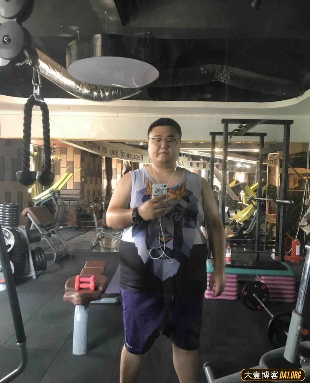 奶爸为爱决心减肥：两年狂甩120斤，大肚腩变成八块腹肌！