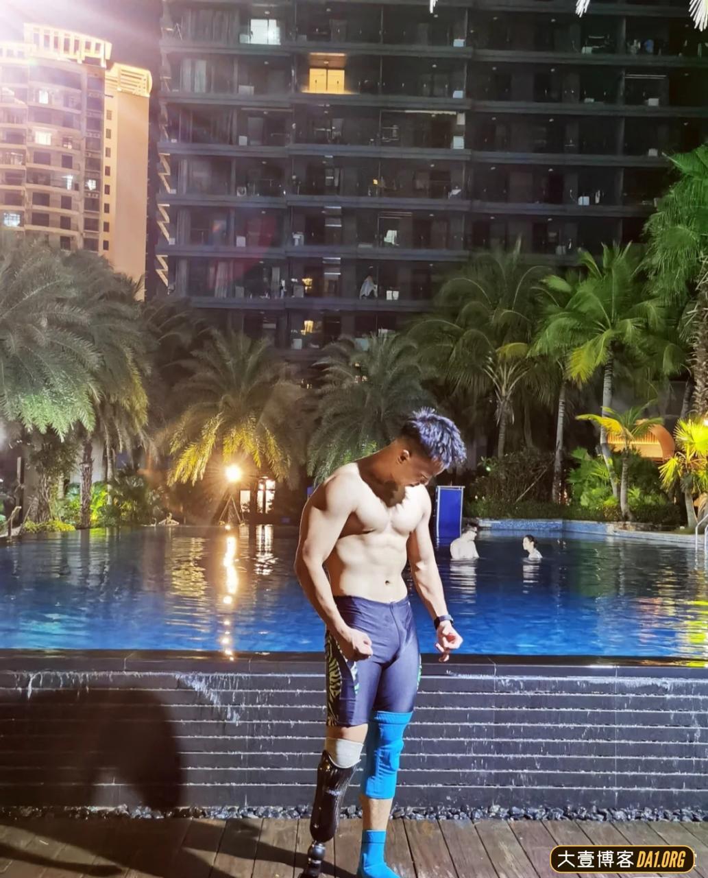 成都小伙截肢后的五年,越挫越勇,励志健身变型男,终抱得美人归 成都小伙截肢后的五年,越挫越勇,励志健身变型男,终抱得美人归