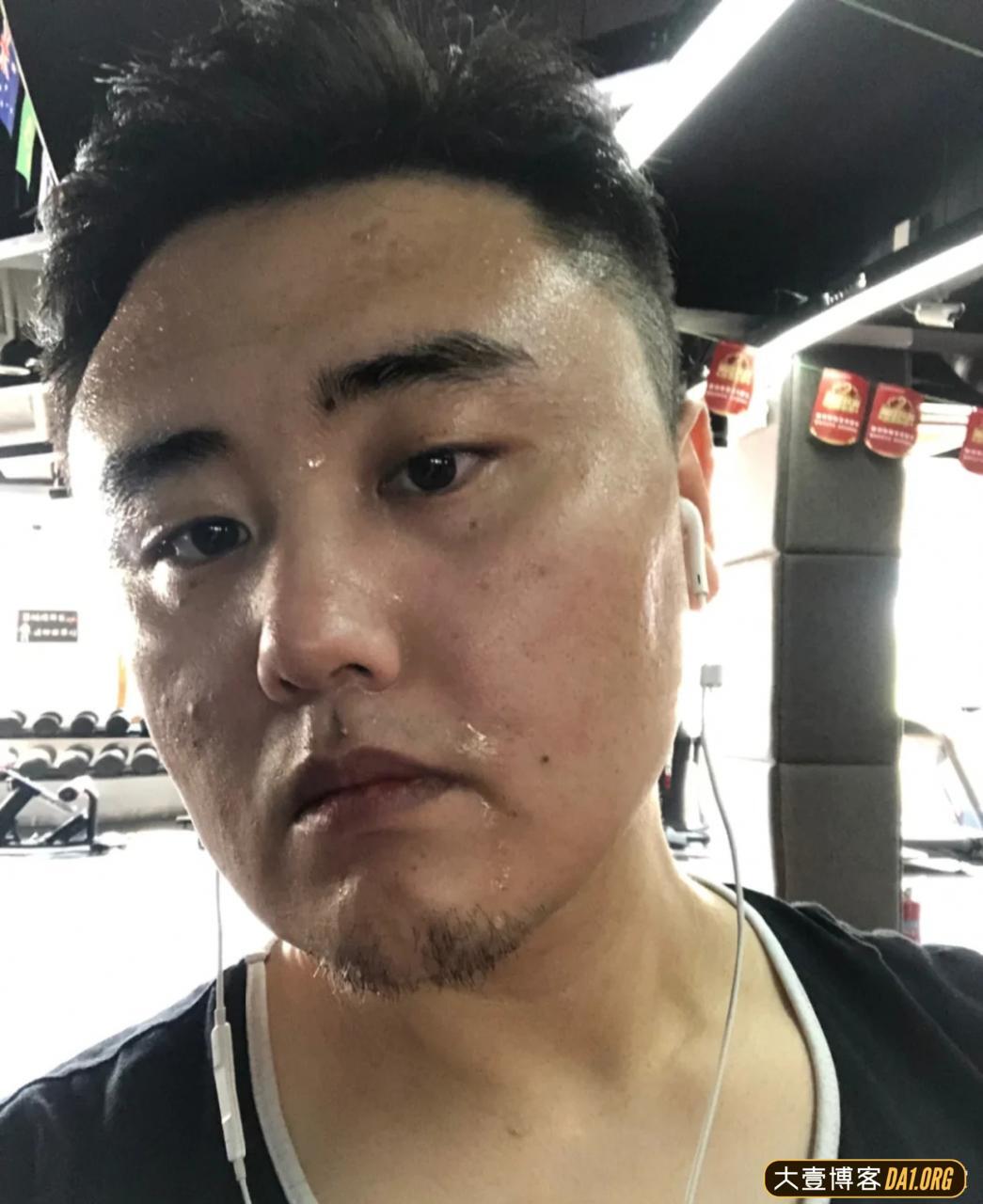 奶爸为爱决心减肥：两年狂甩120斤，大肚腩变成八块腹肌！
