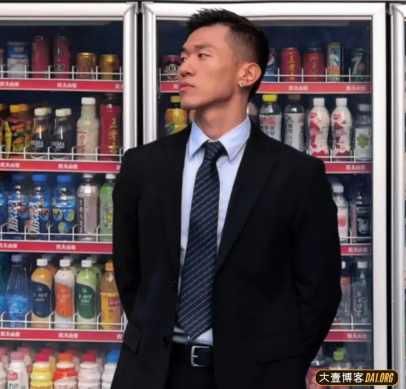 穿正装的肌肉重庆崽儿，跟重庆火锅一样爽脆火辣，让人上头！