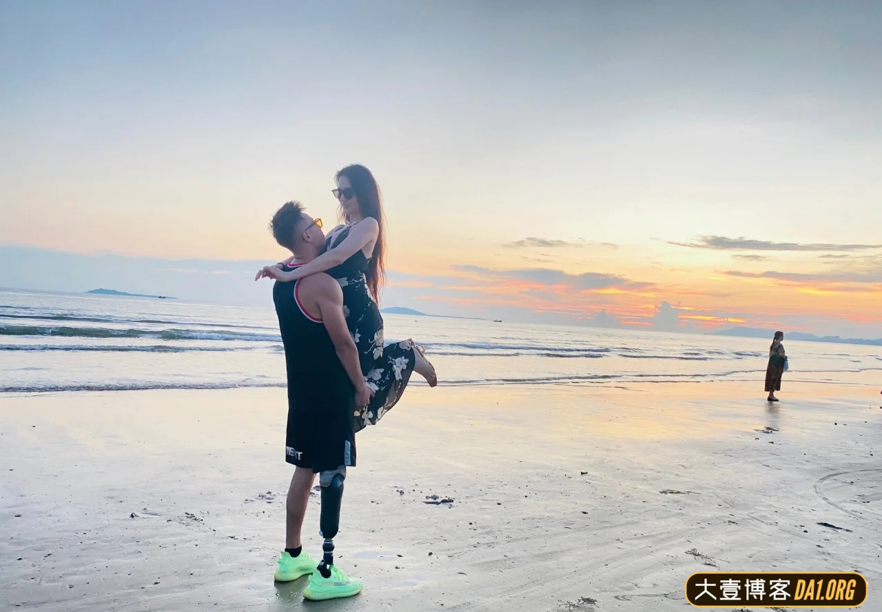 成都小伙截肢后的五年,越挫越勇,励志健身变型男,终抱得美人归 成都小伙截肢后的五年,越挫越勇,励志健身变型男,终抱得美人归