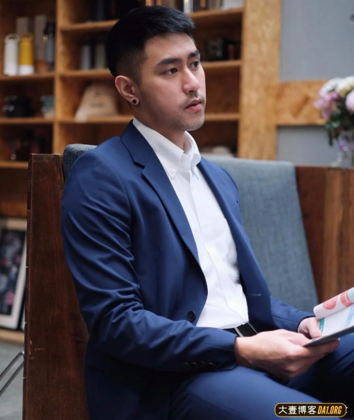 最近超火的帅气牙医小哥哥，会是海王吗？