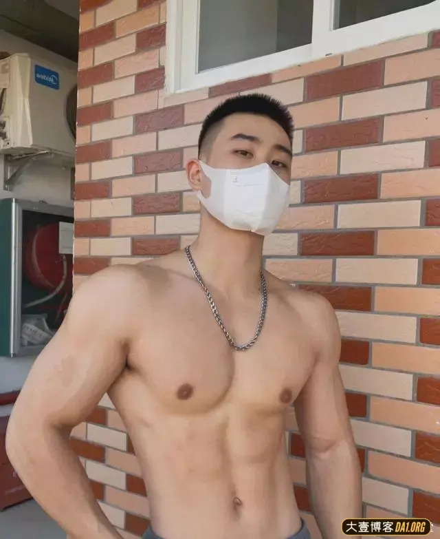 这个广西表哥身材有点帅呀,很难不爱! 这个广西表哥身材有点帅呀,很难不爱!