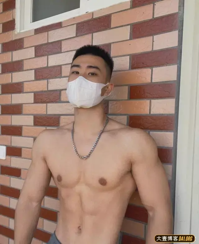 这个广西表哥身材有点帅呀,很难不爱! 这个广西表哥身材有点帅呀,很难不爱!