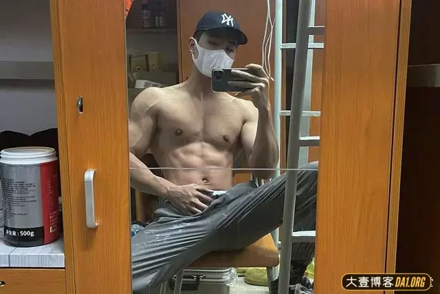 这个广西表哥身材有点帅呀,很难不爱! 这个广西表哥身材有点帅呀,很难不爱!