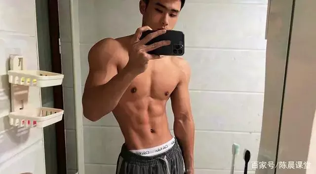 这个广西表哥身材有点帅呀,很难不爱! 这个广西表哥身材有点帅呀,很难不爱!